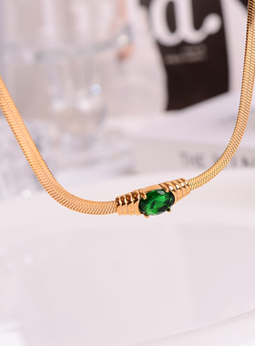 钛钢项链 小众设计绿色项链女复古流光蛇骨链简约气质颈链配饰