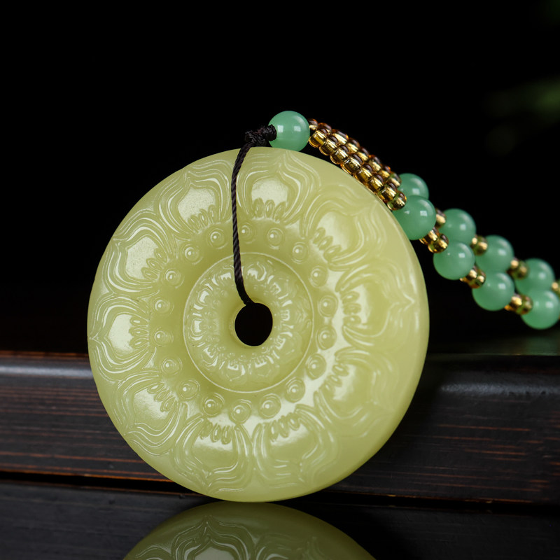 仿古件新疆青白玉平安扣吊坠男女款 双面雕刻回纹黄口料挂件玉佩