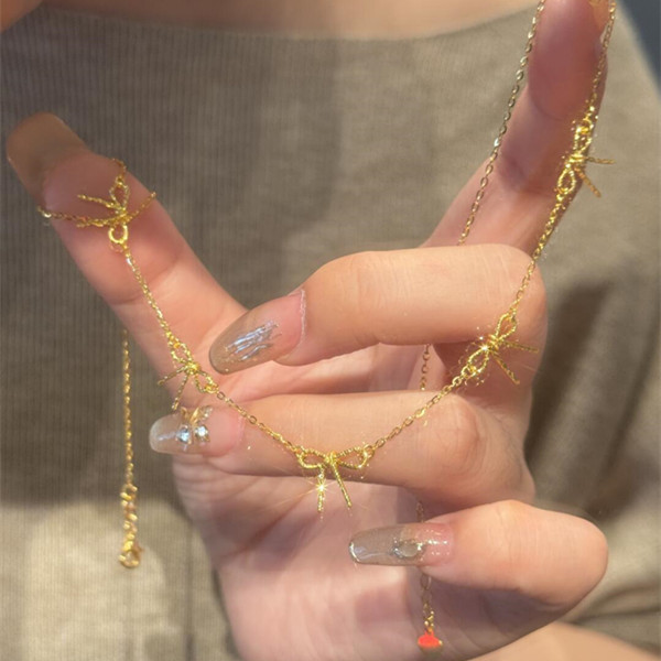 在逃公主18K金爆闪蝴蝶结项链女款2025新款轻奢小众设计感锁骨链