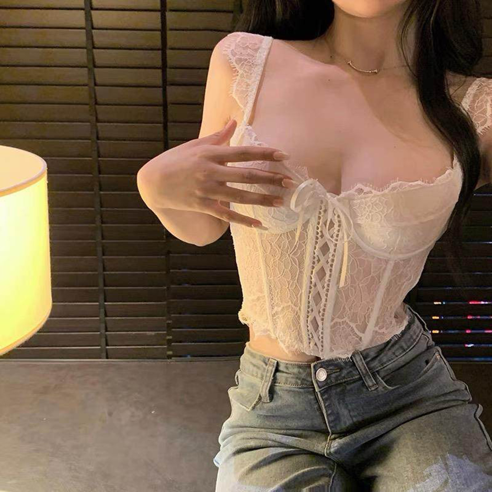 白色鱼骨蕾丝吊带背心女带胸垫性感微透法式胸衣打底上衣西装内搭