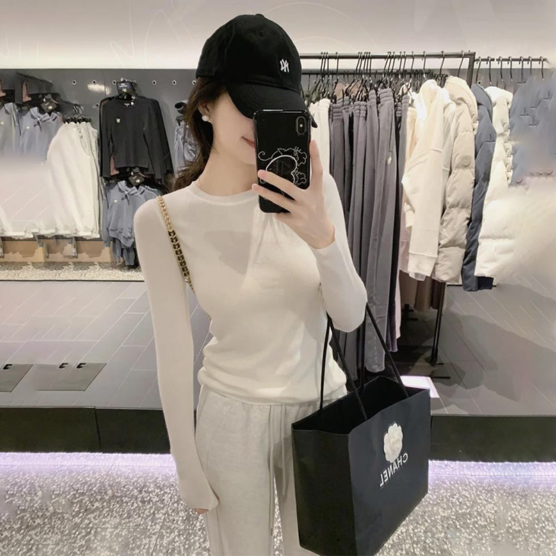 白色长袖t恤女春秋新款修身内搭打底衫显瘦弹力百搭软糯面膜上衣