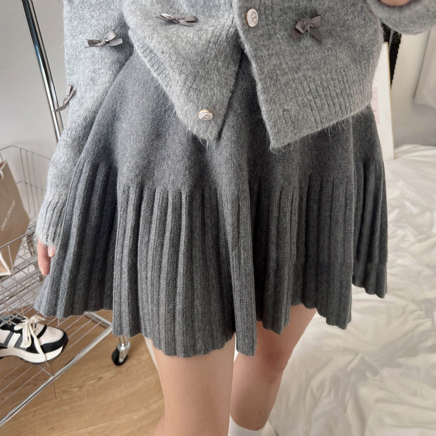 韩系高级感百褶针织灰色半身裙女秋冬2025新款减龄高腰短裙A字裙
