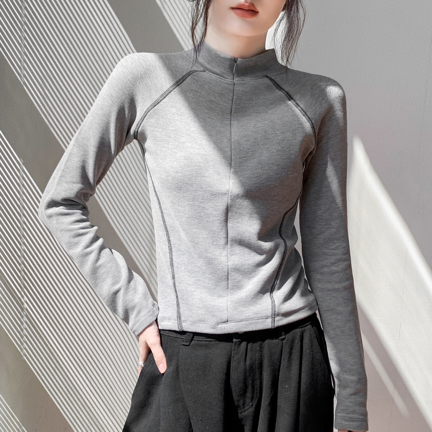 时尚德绒拉链半开领长袖T恤女