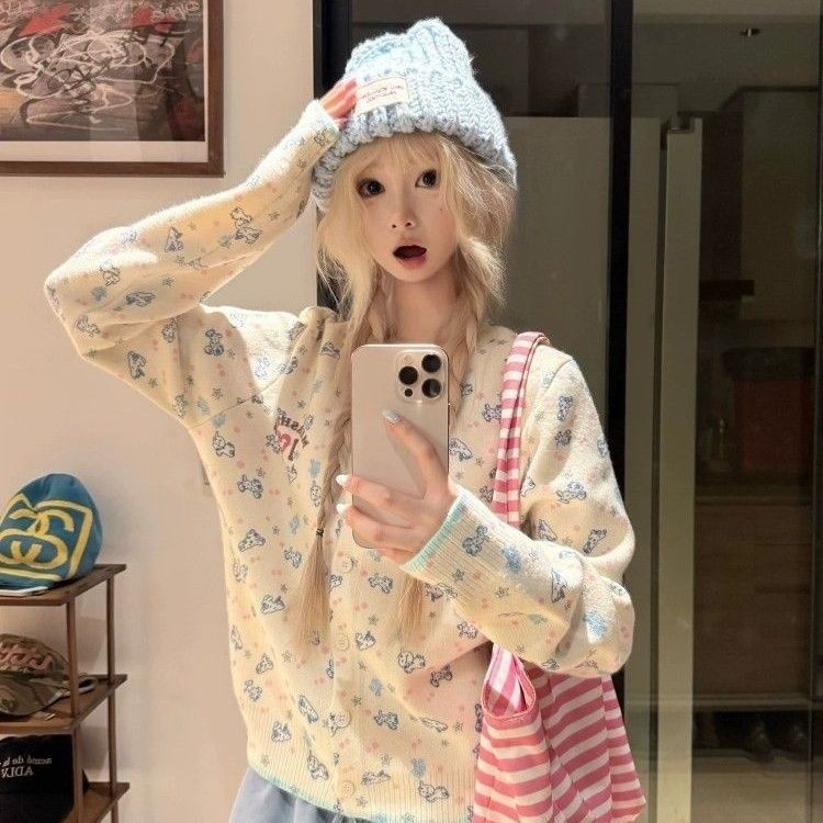 卡通印花针织开衫女春秋米白色慵懒风宽松毛衣外套甜美百搭外穿女