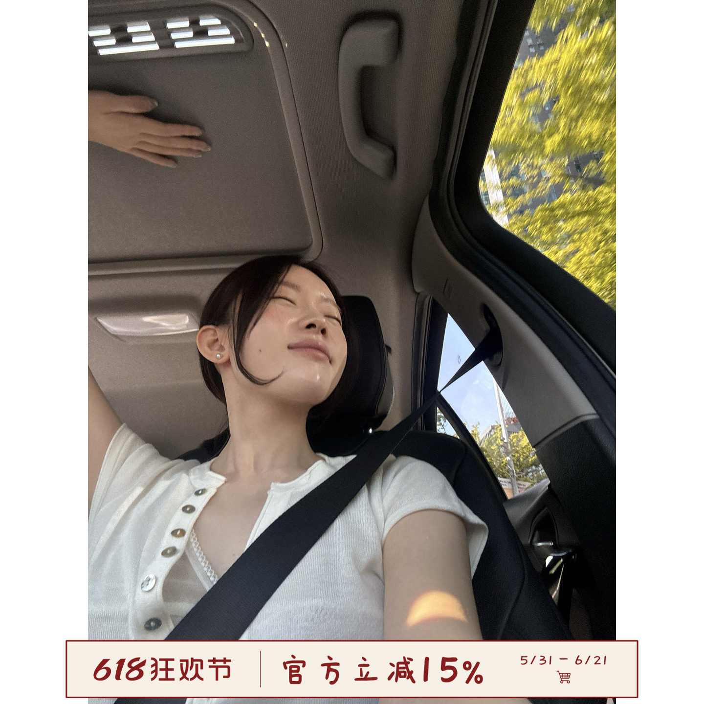 气质贝壳扣v领正肩T恤女2026夏季