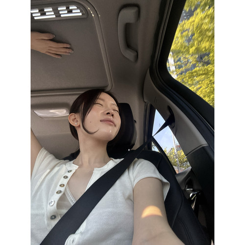气质贝壳扣v领正肩T恤女2026夏季
