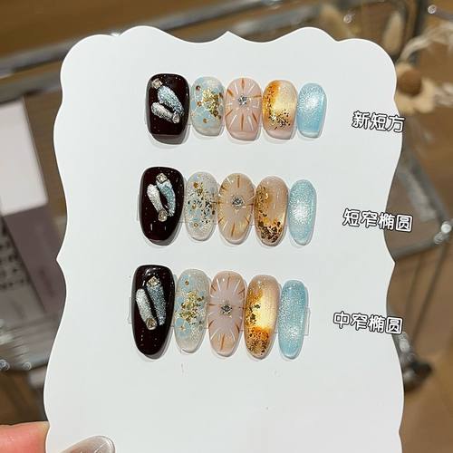 穿戴甲中长款2025新款高级感蓝色爆闪冰岛蓝猫眼烟花线条金箔碎钻