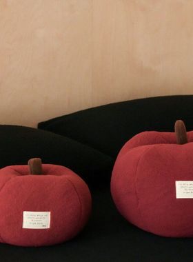 可爱红色平安果 | 圣诞少女心仿羊毛绒抱枕简约搭配客厅房间靠枕