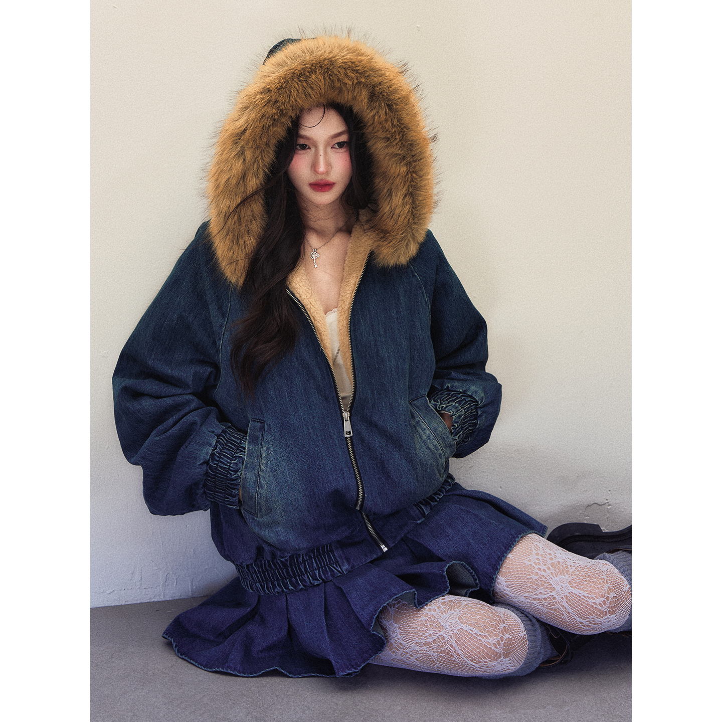1P STUDIO 深蓝羊羔毛连帽夹棉牛仔外套女冬季工字褶半裙两件套装