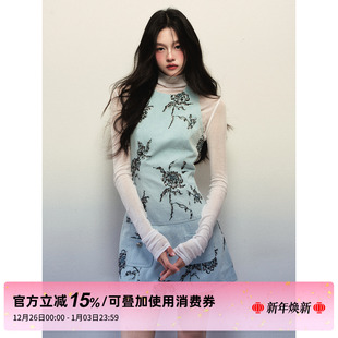 套装 天丝羊毛针织打底衫 浅蓝玫瑰刺绣牛仔背心连衣裙 STUDIO