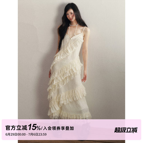 1P STUDIO 米白色蕾丝木耳边吊带连衣裙女夏季季褶皱肌理无袖长裙