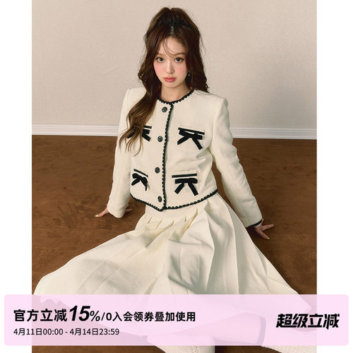 白色小香风套装外套百褶裙两件套