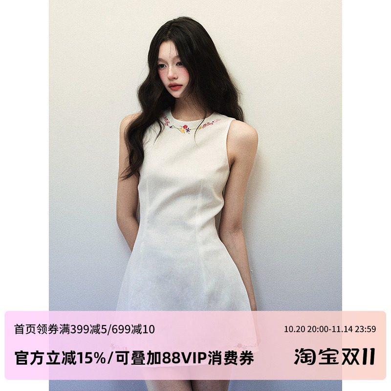 1P STUDIO 白色亚麻刺绣背心连衣裙女秋冬挖肩设计感收腰无袖短裙