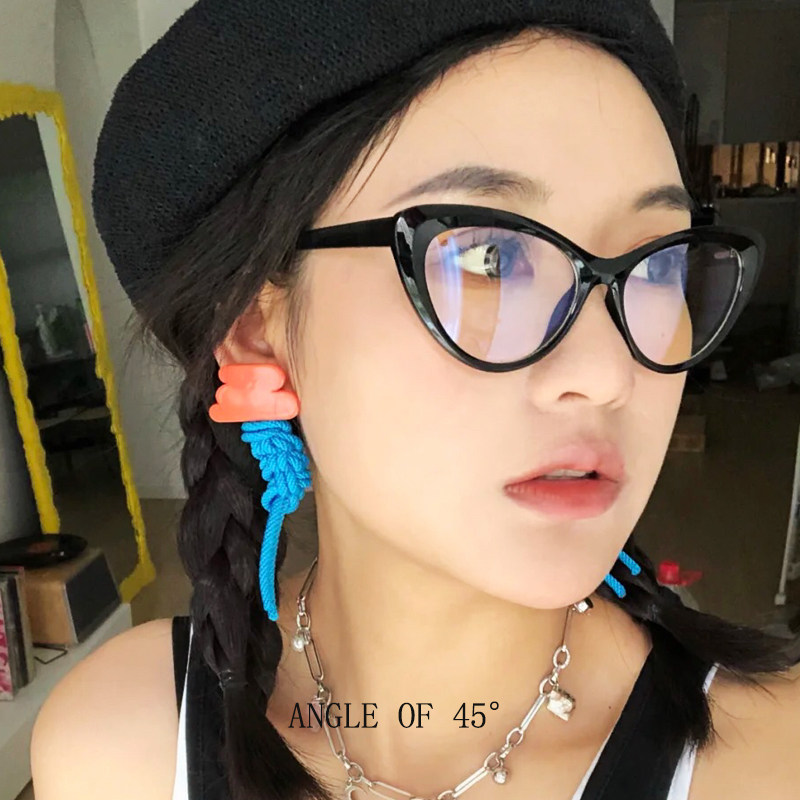 欧美时尚三角形平光眼镜女小红书素颜潮防蓝光TR黑框有度数近视镜属于什么档次？