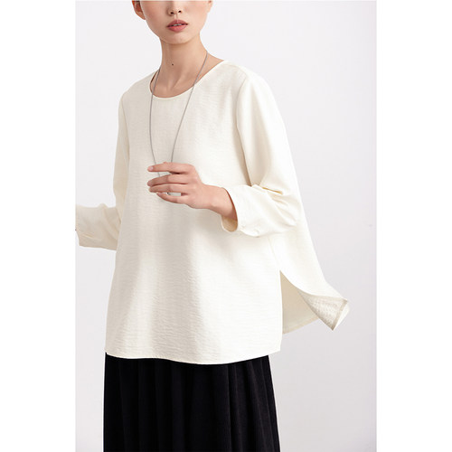 七分袖圆领侧开叉宽松上衣温柔米