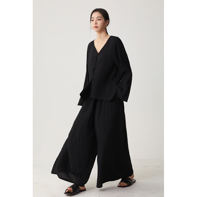 CR宽松阔腿裙裤自然腰捏褶设计