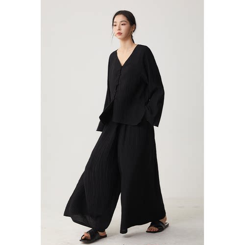 CR宽松阔腿裙裤自然腰捏褶设计