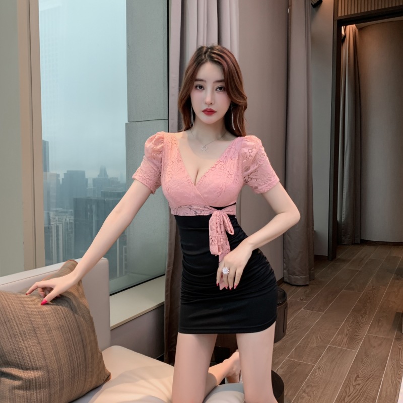 辣妹纯欲性感连衣裙女2025新款蕾丝V领假两件套网红后妈包臀裙子