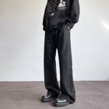黑色