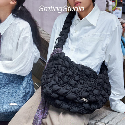 smting慵懒风褶皱云朵包女2025新款单肩斜挎大容量泡芙通勤休闲
