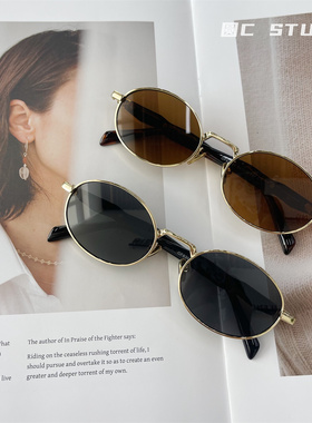 时髦街拍复古风太阳镜小脸女