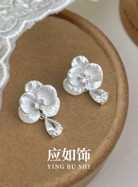 蝴蝶兰花朵轻奢气质银针耳钉女款