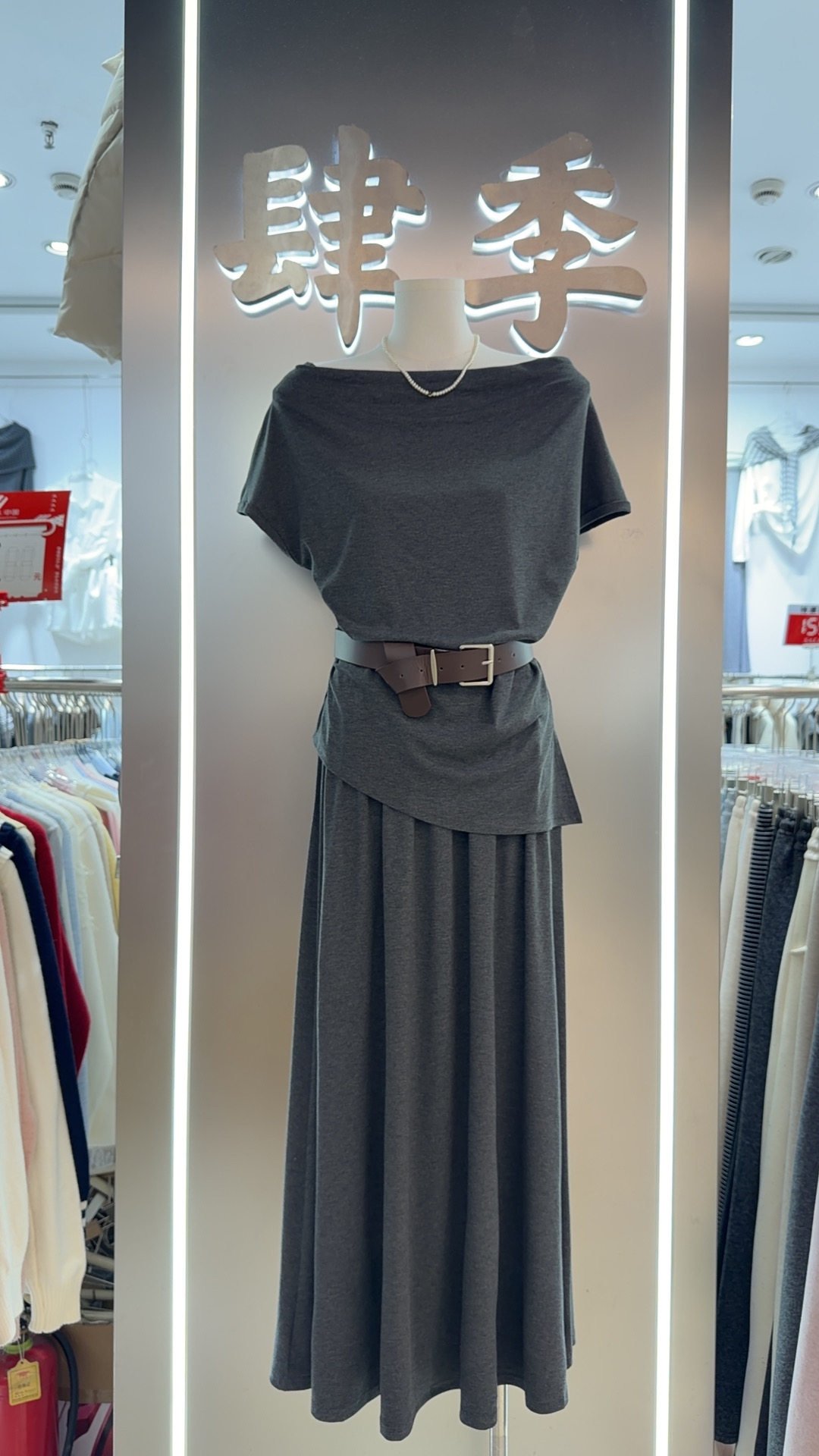 2026夏季新款韩版别致辣妹收腰一字肩上衣女显瘦百搭半身裙套装潮