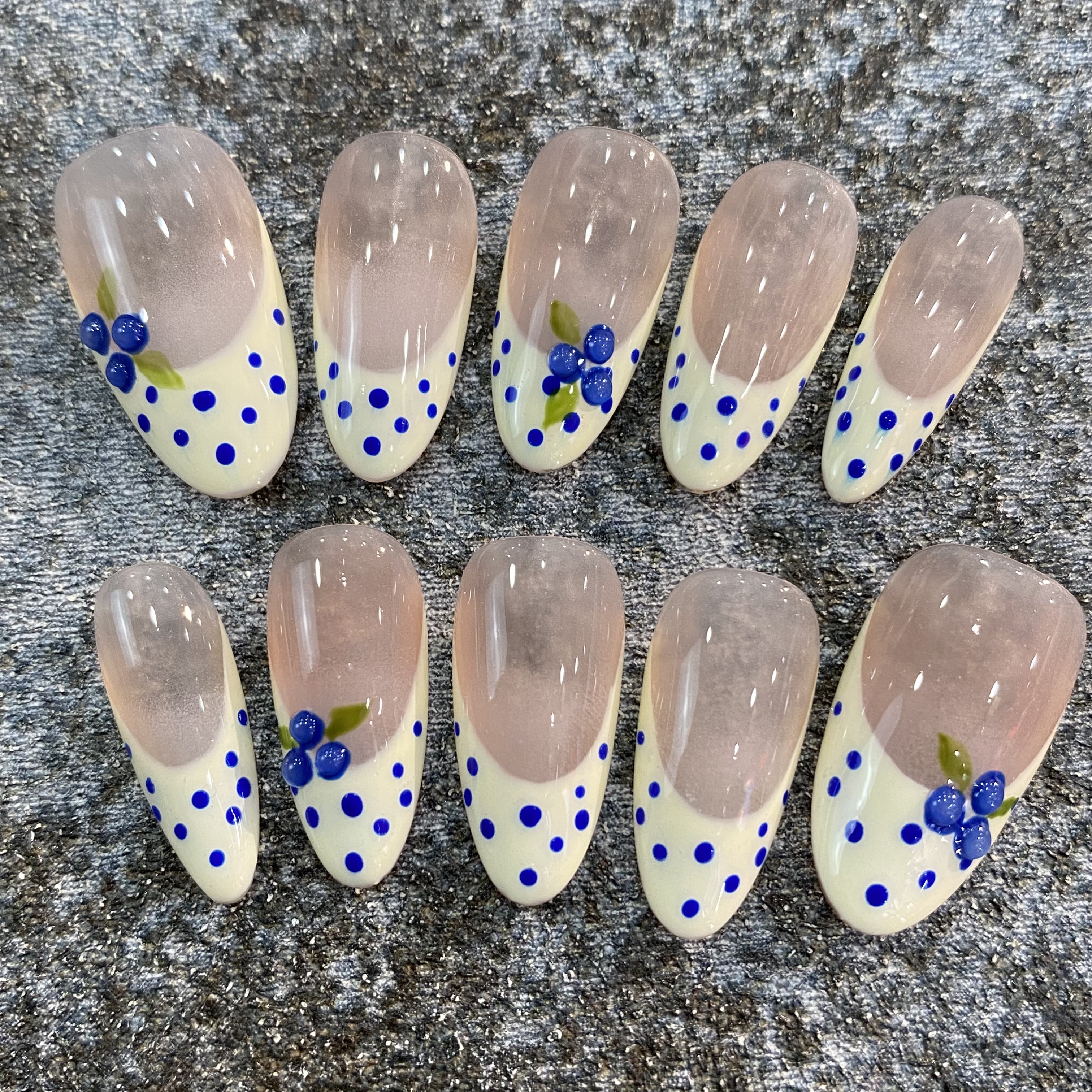 【蓝莓奶酪】纯手工穿戴甲手绘可爱卡通美甲贴片可拆卸假指甲椭圆