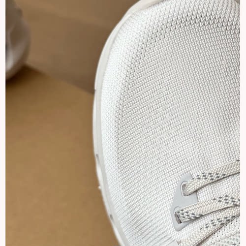 鞋面网布设计情侣运动鞋