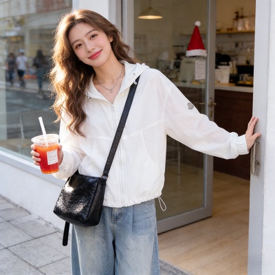 2026春夏减龄连帽拉链短外套女长袖户外运动休闲气质小个子上衣潮