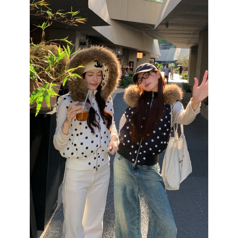 秋冬波点连帽休闲短款小个子气质轻薄无袖坎肩棉服马夹外套女减龄