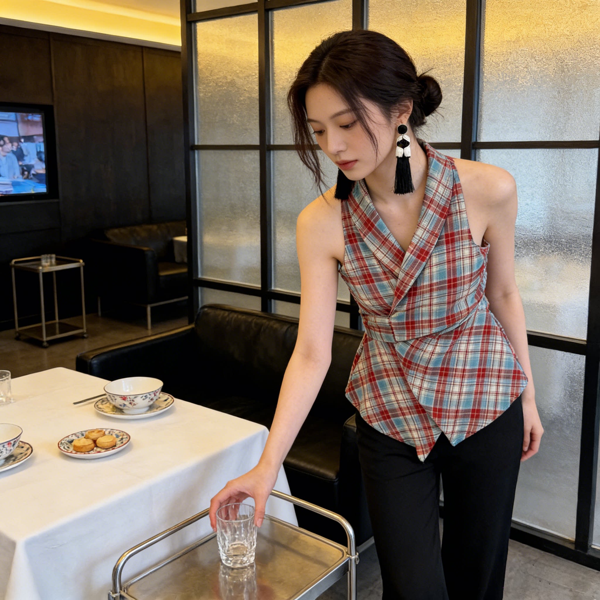 法式复古格子挂脖无袖衬衫女2026年夏季新款设计感收腰款系带背心