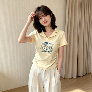 奶黄色设计感正肩短款修身显瘦Polo衫短袖T恤女掐腰小众上衣百搭