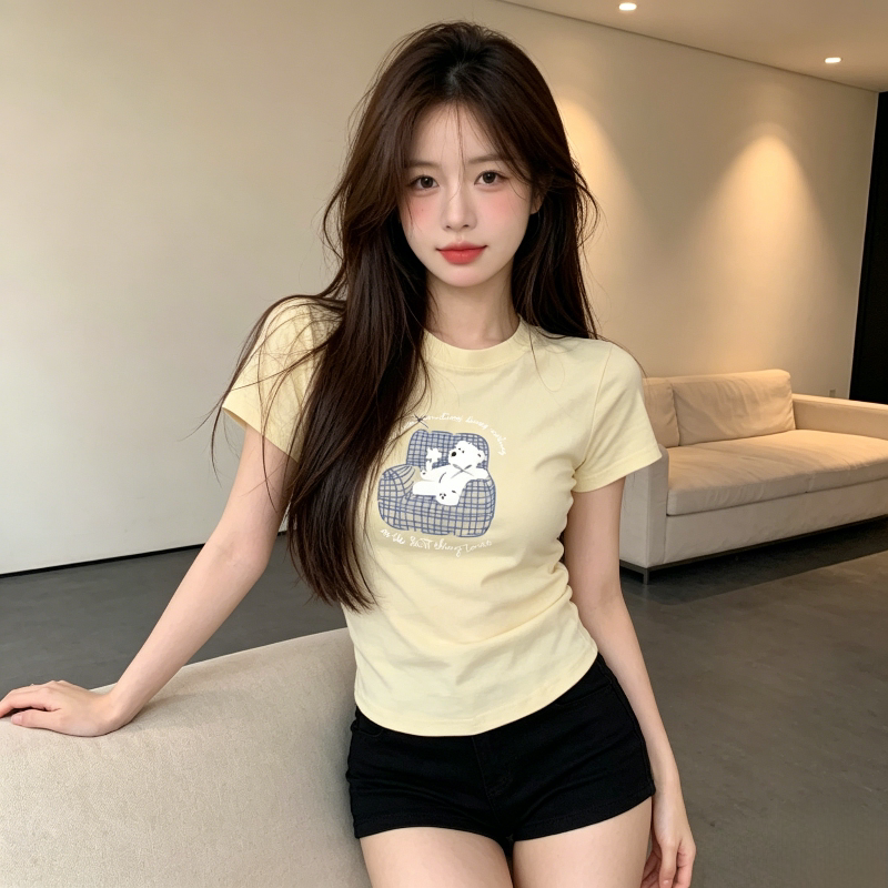奶黄色减龄夏季正肩设计感短款休闲百搭气质学生短袖T恤上衣女潮