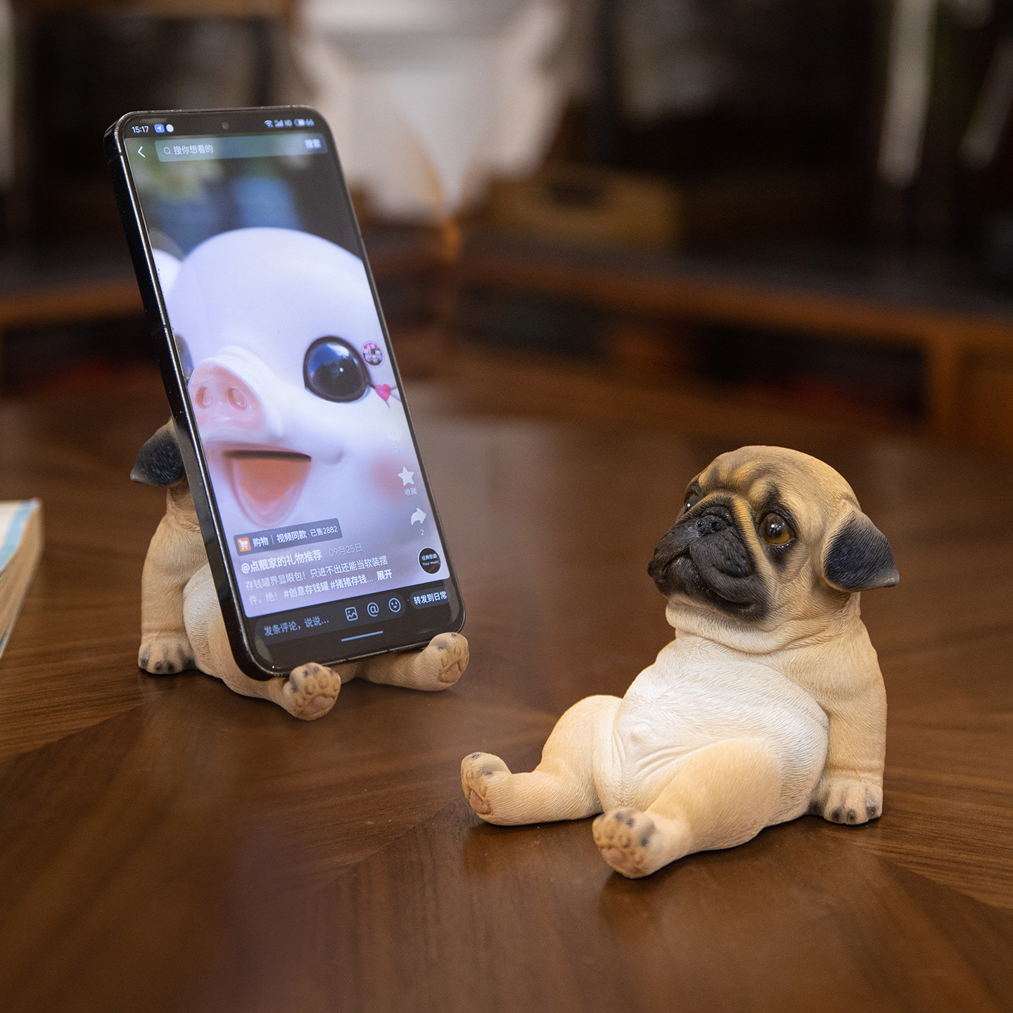创意手机座可爱狗狗摆件办公室桌面工位小摆件追剧神器生日礼物