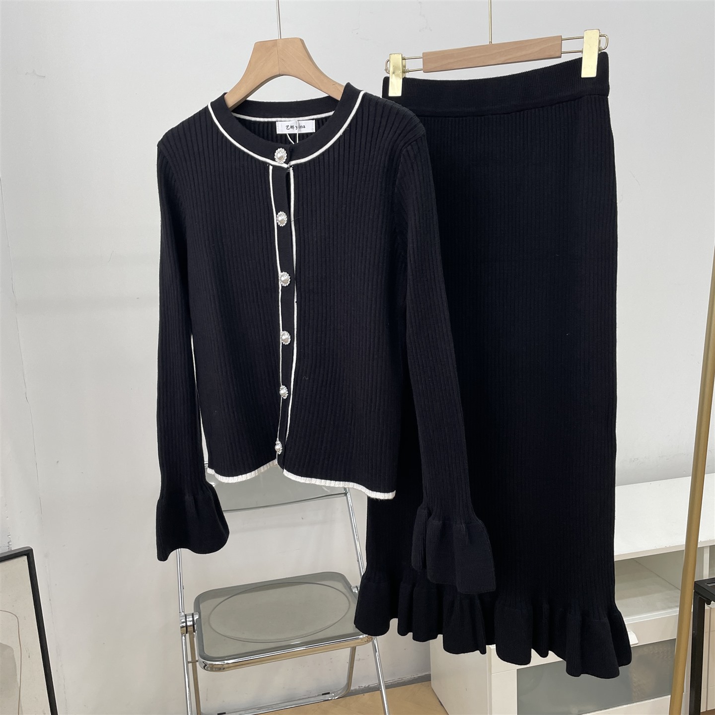 套装 圆领开衫秋季休闲针织衫下装松紧腰直筒显瘦中长裙女