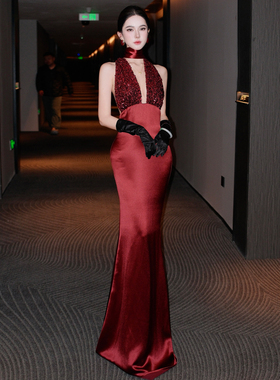 勃垦第晚宴红色挂脖亮片连衣裙深V性感露背礼服包臀长裙