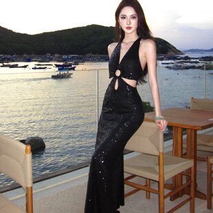 黑色亮片人鱼姬小礼服裙高端轻奢小众镂空挂脖露背连衣裙生日晚宴