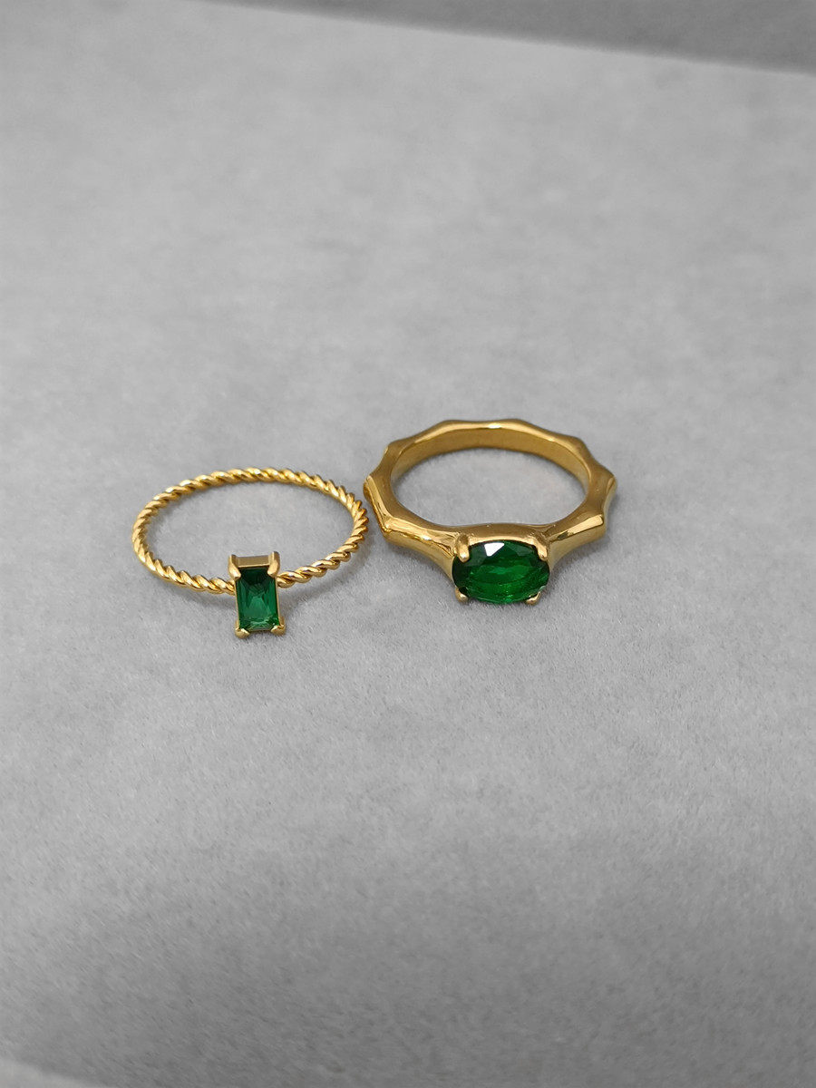 小众轻奢复古18K金色祖母绿色人造宝石戒指高级感精致时髦指环潮