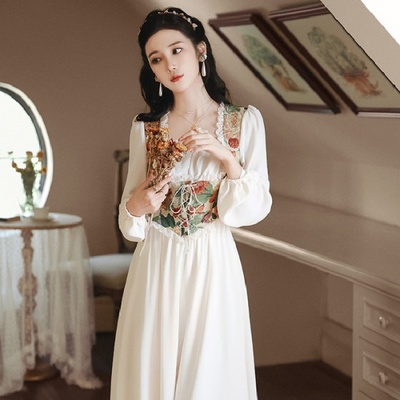 长袖法式气质宫廷风复古碎花显瘦连衣裙甜美感奶甜茶歇在逃公主裙