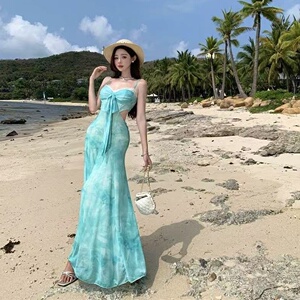 海岛拍照绝美绿色印花吊带连衣裙辣妹出游穿搭露腰度假风蕾丝长裙