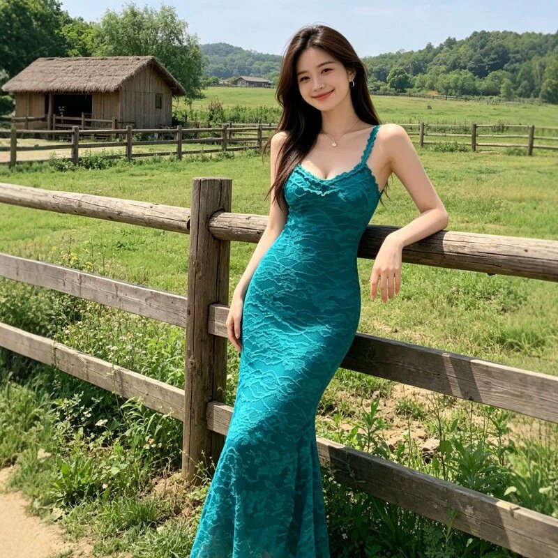 法式绿色v领蕾丝吊带连衣裙子女装夏季新款气质收腰修身包臀长裙