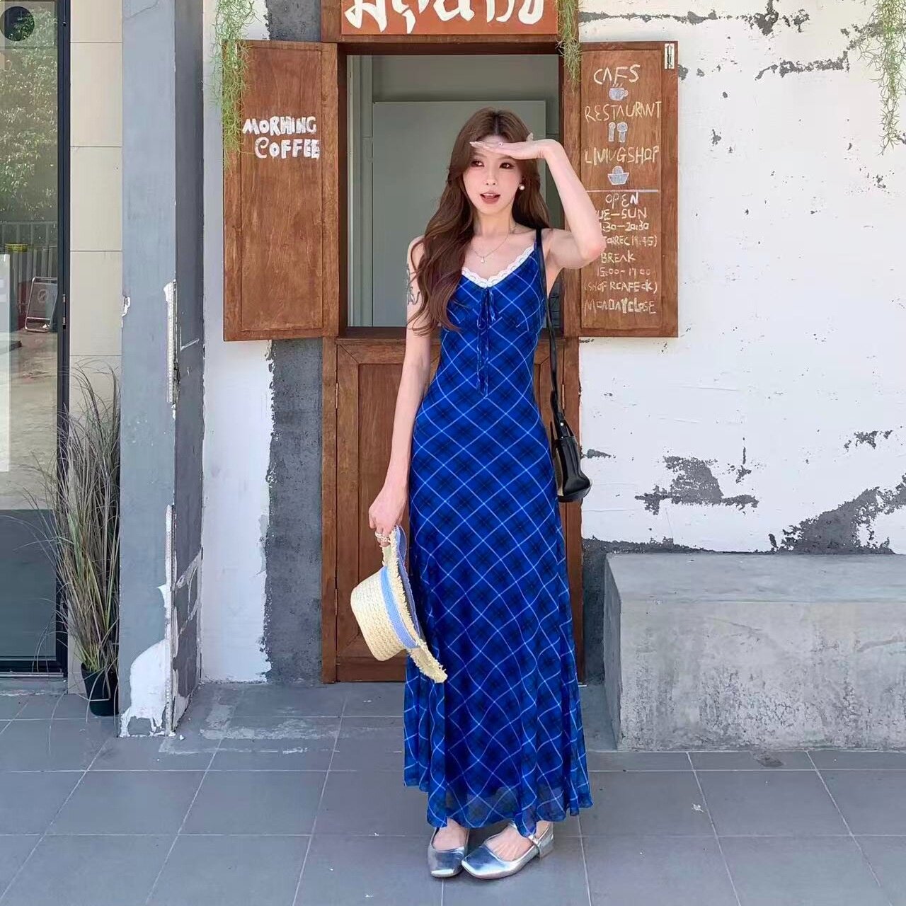 法式蕾丝拼接蓝色连衣裙女夏季性感V领吊带收腰显瘦A字群长款裙子