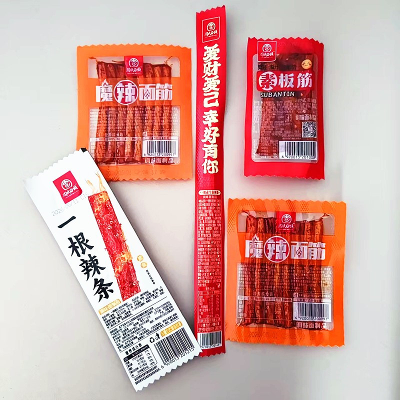 周氏e族一根辣条魔辣面筋素板筋一根素牛筋辣条散称独立包装零食