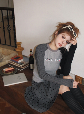 skipsmile秋冬新款趣味可爱撞色插肩袖小狗图案刺绣修身短款上衣