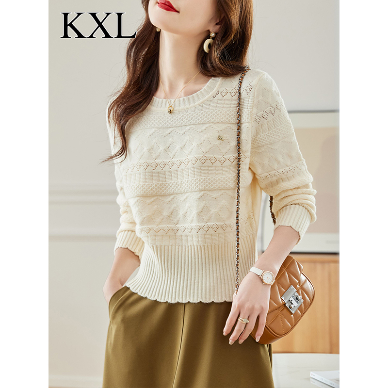 2025新款秋冬高级感气质短款毛衣女白色漂亮时尚的打底针织衫上衣