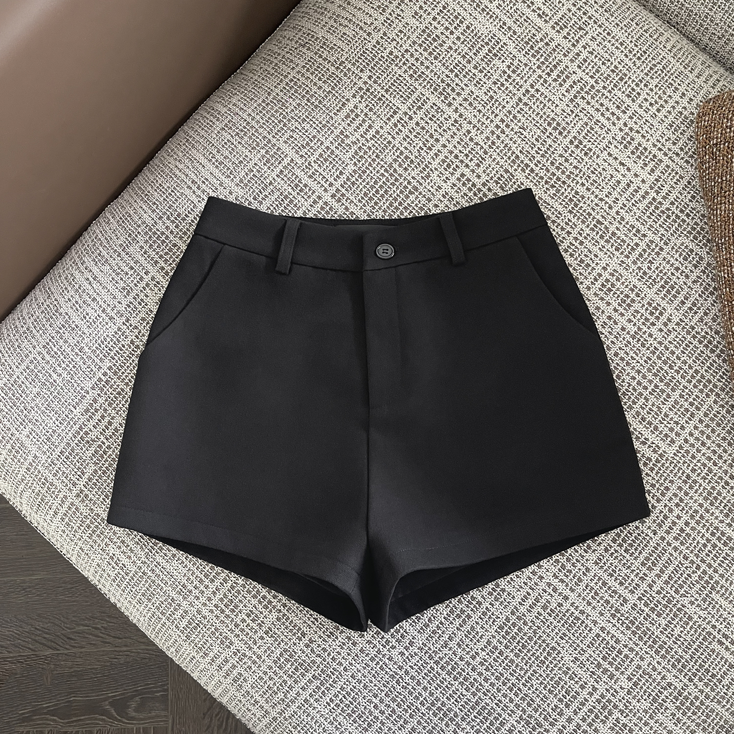 黑色毛呢短裤女秋冬2025新款显瘦高腰呢子靴裤韩版修身阔腿A字裤