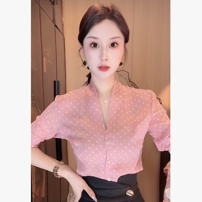 刘欣G店 蜜桃粉白点V领开衫长袖微透上衣S312