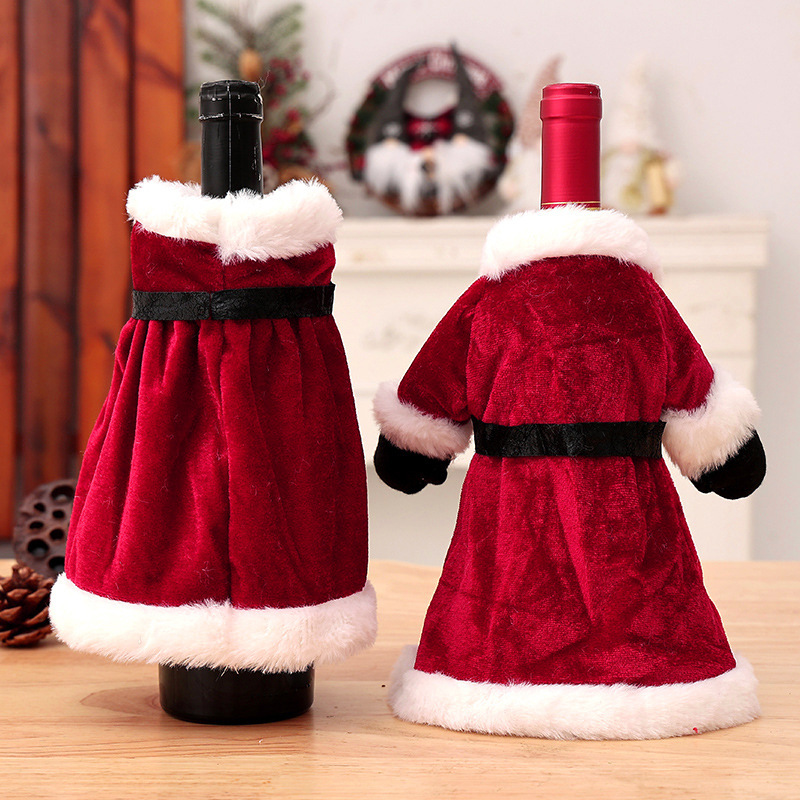 Christmas table decorations, dresses, dresses, wine bottle