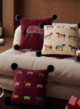 午马呈祥红色抱枕马年家用沙发靠枕枕套办公室腰靠可拆洗靠垫